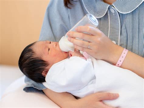 Planning ahead and packing properly can speed up the screening process and ease your travel experience. How Many Ounces Should a Newborn Eat?