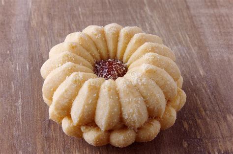These peanut butter and jelly cookies are the most delicious peanut butter cookie topped with strawberry jam and a vanilla glaze. Homemade Austrian Linzer Cookies Are Two Shortbread ...