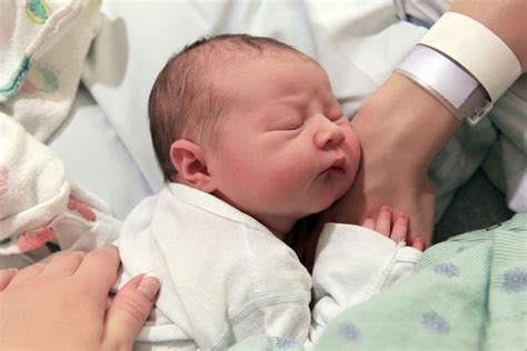 Ab dem einsetzen einer regelmäßigen wehentätigkeit dauert eine geburt bei erstgebärenden bis zu 24. Pin auf Baby