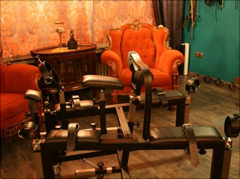 Bdsm porn masquerade group sex with nine slaves. Barock Spielzimmer - BDSM Wohnung