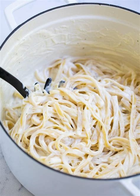 ▢ 4 tablespoons butter · ▢ 4 cloves garlic (finely minced or pressed) · ▢ 1 ½ cups heavy cream (divided) · ▢ 1 ½ cups parmesan cheese (finely . Easy Homemade Alfredo Sauce with Cream Cheese - I Heart ...