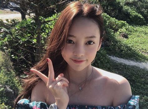 Weeping fans lined the street outside the hospital in 2017. One Loyal Fan Is Still Updating Late Goo Hara's Online ...