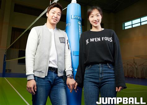 황연주 해설위원은 '캡틴' 김연경과 중학교와 고등학교를 같이 다녔다. JB포토 박경상-황연주 ′우리 결혼해요′