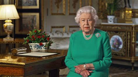 A második világháborús normandiai partraszállás óta nem volt ekkora flottafelvonulás. II. Erzsébet királynő egy magyar orvosprofesszort a brit ...