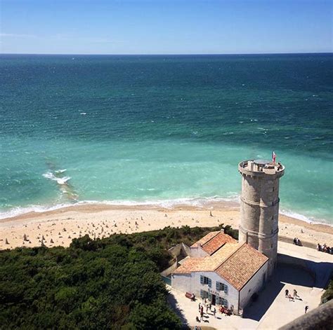 La pergola (la pergo' pour les intimes.!) allie restaurant bar et nightclub à 50 m de la plage, dans une ambiance unique où se retrouve réthais et vancanciers. Île de Ré: reistips voor een Franse tussenstop aan zee ...