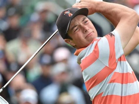 Nbc's steve sands reported that sand from a divot flew into hovland's left eye. Viktor Hovland Shocks Crowd at US Open - OnCore Golf ...