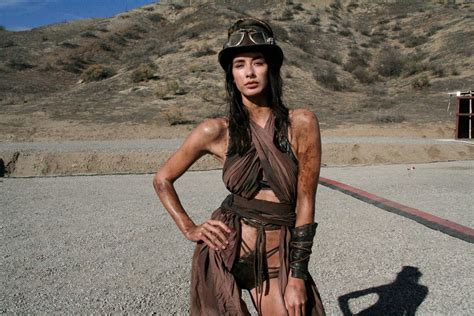 Sie zeigt die einzelnen vertriebsmitarbeiter. Germany's next Topmodel - Making Of: Desert Dirt Shooting ...