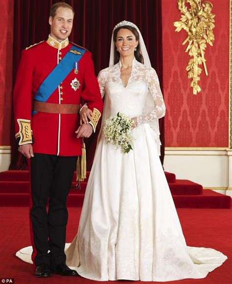 Prince harry and meghan markle's royal wedding will be televised. Royal Wedding 2011: Kate Middleton's dress doubles ...