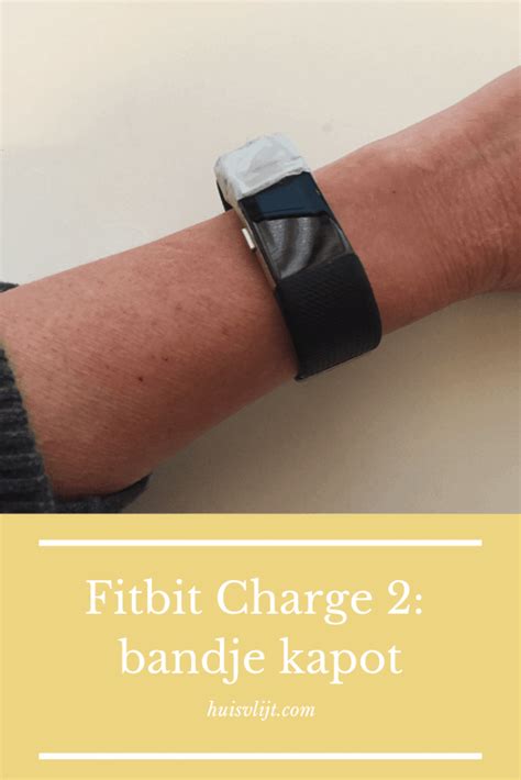 Flip over your charge 2 and release one of the two band latches, located on each end where the band meets the frame. Fitbit Charge 2 bandje kapot? Dat is simpel op te lossen ...