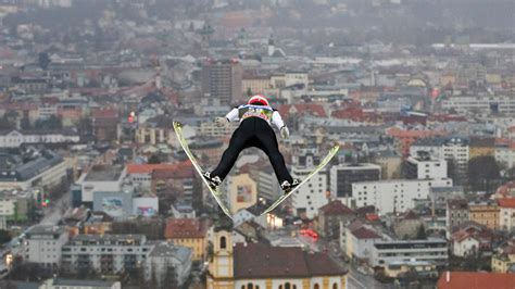 Es war allerdings ein dramatischer moment im jahr 2012. German ski jumper Markus Eisenbichler competing in the Four Hills Tournament, Innsbruck, Austria ...