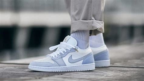 It's all cool and classic vibes with the women's nike air force 1 low '07 in the light armory blue colorway. Jordan 1 Low Paris | CV3043-100 | The Sole Womens
