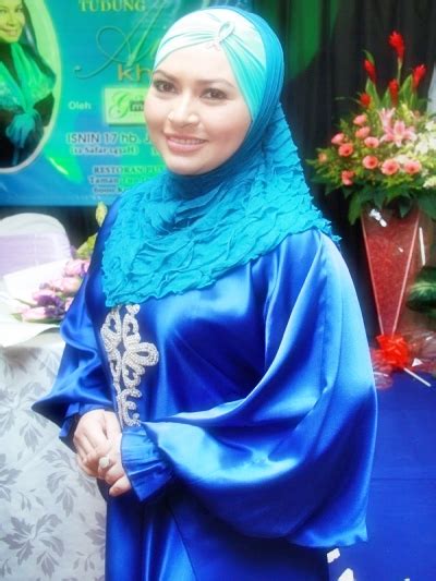 Keluarga siti nur surya masih trauma. See Life: Hijabers Malaysian Woman Celebrities