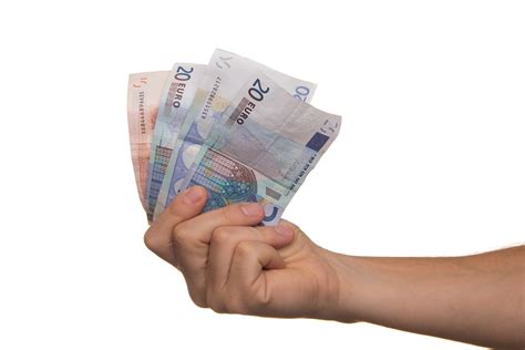 Salariul minim vă explicăm care este salariul minim și mecanismele de stabilire a acestuia. Salariul minim 2021 a fost majorat din luna ianuarie. Ce ...