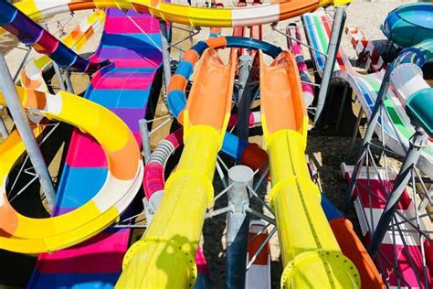 Kisvárda négy saroktornyos, középudvaros, árkádos, belső homlokzatos reneszánsz várkastélyának kertjében a xix. Aquacinema Kisvárda | Kisvárdai strand | Strand.hu