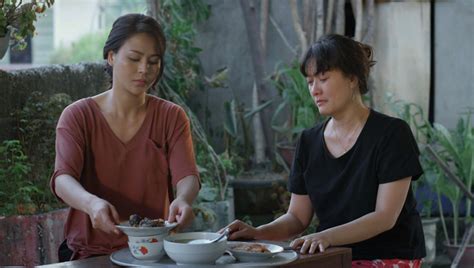 Đang có cuộc sống êm đềm, bỗng một ngày minh đối mặt cuộc đua tranh quyền lực của các thành viên trong chính gia đình mình với đầy rẫy âm mưu, tham vọng. Huong Duong Nguoc Nang Tap 15 : HÆ°á»›ng DÆ°Æ¡ng NgÆ°á»£c ...