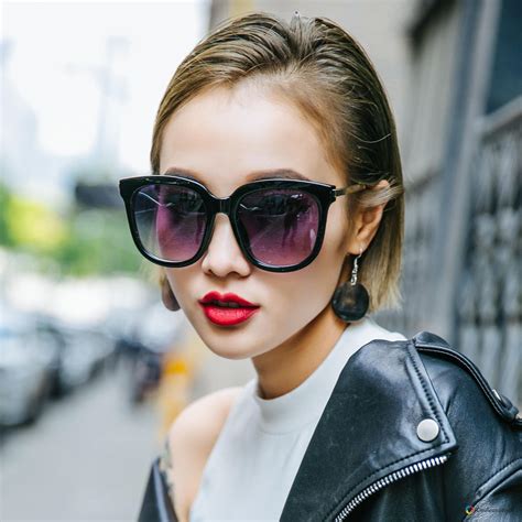 (c'est à dire photographies prises par l'artiste, tirées par lui ou sous. Gros Lunettes De Soleil Myopie Ultra Femme Tendance Visage ...