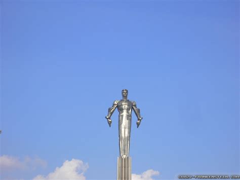 Soviet bust vase glass statue figure yuri gagarin cosmonaut space. Yuri Gagarin statue wallpapers - Crazy Frankenstein