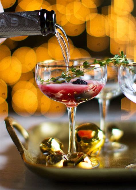 I am a living breathing hallmark movie. Blackberry Thyme Champagne Cocktail | Champagne cocktails ...