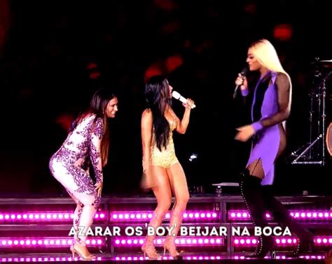 .vittar altura, pabllo vittar idade pabllo vittar, parabéns, pabllo vittar parabéns, pablo vitar, pabblo, vitar, pabllo vittar parabens letra, pabllo vittar e psirico, pabllo vittar lançamento, pabllo vittar. Diferença de altura entre Pabllo Vittar e Simone e Simaria ...