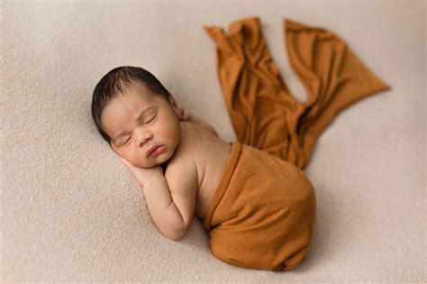 Bébé Logan - Séance photo de bébé naissant à Montréal