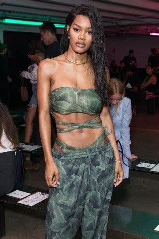 Teyana taylor's height is 5ft 4in (163 cm). Teyana Taylor height and weight | HowTallis.Org