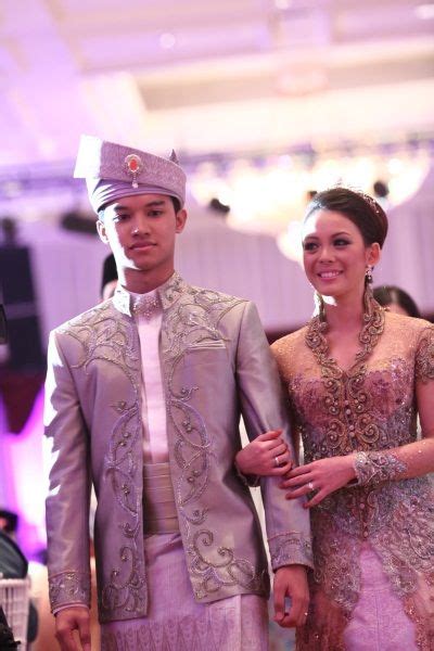 Pengarah urusan fashionvalet.com dan the duck group. Fadza Anuar & Vivy Yusof | Malay Weddings | Pinterest | Brides