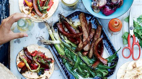 This fresh summer menu is guaranteed to please your dinner guests. 7 End-of-Summer Dinner Party Menu Ideas | Epicurious