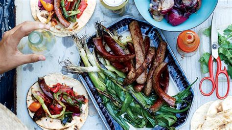 Wow your dinner guests with a shockingly easy dinner. 7 End-of-Summer Dinner Party Menu Ideas | Epicurious