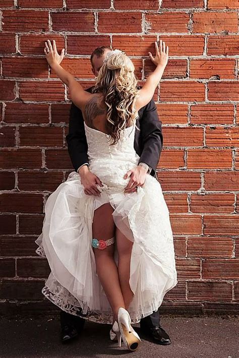 Have a rustic or country wedding theme? Most Awesome Wedding Photos Ever - theLocco Magazine