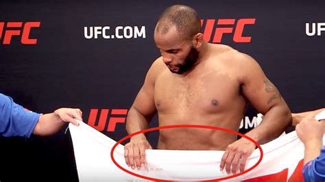 Джуниор дос сантос (junior dos santos). Did This Strange 'Trick' Help UFC Champ Daniel Cormier ...