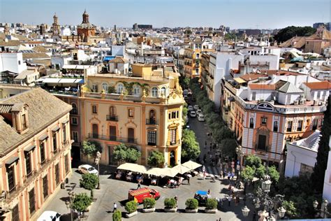 Als in der mitte der stadt ist einfach mit wiederentdeckt, ist eine kreuzung von c / chf in der nähe des pza.del retter und rathaus. Stedentrip Sevilla, Spanje | Onze Sevilla tips voor je ...