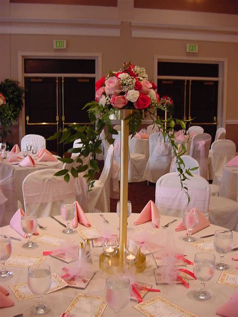 • does the reception or restaurant have a change room or resting place facility for the bride and bridesmaids? Beautiful Centerpieces for Your Wedding Reception - HomesFeed
