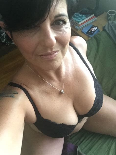 Chubby mature battleaxe playing with herself. #milf - jarema87 - Wykop.pl