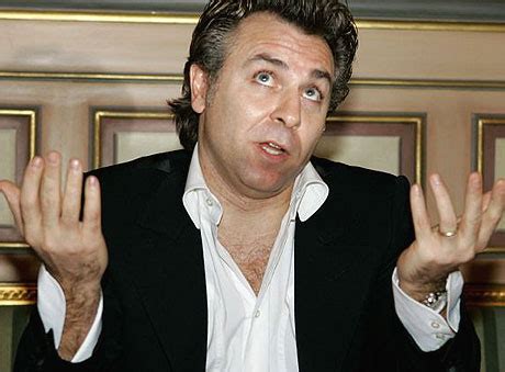 As a lyric tenor, he boasts a bright and ringing upper register. Opera Chic: Aida: Roberto Alagna Walk-off