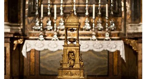 Prende il nome dall'omonima chiesa (ora inagibile e bisognosa di restauri) adiacente alla basilica di san lorenzo di mortara. Sapevi che a Perugia è custodito il Santo Anello della ...