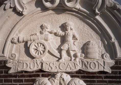 Gines has a population of 13,471 inhabitants as of 2018 and an area of 2.9 km2 (1.1 sq mi). 't Duijts Cannon