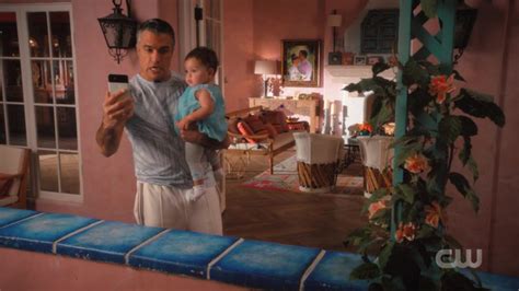 En esta primera parte de 3 no te puedes perder las declaraciones de @jaime camil con respecto a la muerte de su padre. Google Pixel Smartphone Used by Jaime Camil in Jane the ...