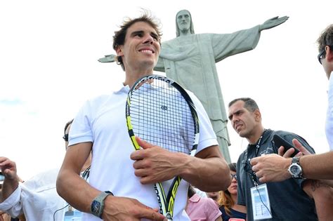 Statue should have gone with the signature reverse finish shot that very few other players do consistently well rather than the ww finish that a million other players do. PHOTOS: Rafael Nadal Visits Cristo Redentor In Rio de ...