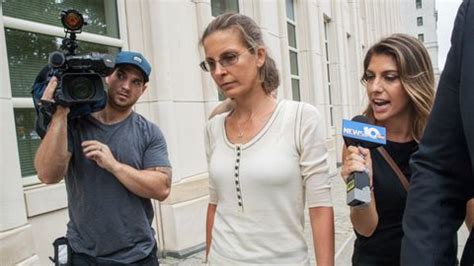 New york native raniere has appeared in court after. Sex-Sekte: Milliardärserbin Clare Bronfman bekennt sich ...