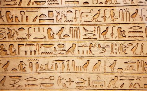 Die ägyptischen hieroglyphen wurden zunächst überwiegend in der verwaltung, später für alle belange in ganz ägypten benutzt. Alten Ägypten Hieroglyphen auf dem ... | Stock Bild ...