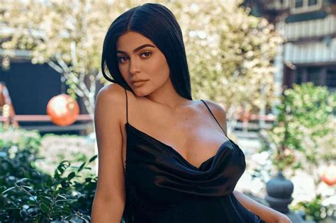 She has been featured in campaigns by a number of major brands including tommy hilfiger, michael kors, and adidas. Kylie Jenner : la folle théorie sur sa grossesse