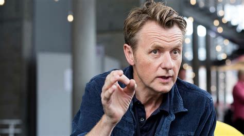 (2019), buddy (2003) and 438 dagar (2019). Fredrik Skavlan om krisetallene: - Man viser seg fra en ...