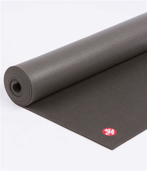 After 10 years on the road, it was finally time to get a decent travel yoga mat that i could also use for my daily practice. Manduka PRO Yoga Mat - 180 cm - Zwart Kopen - Spiru