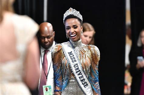 La gala se realizará en florida (estados unidos) y contará con la presencia de 74 jóvenes que buscarán la corona. Miss Universo 2019: Miss Sudáfrica, Zozibini Tunzi, ganó ...