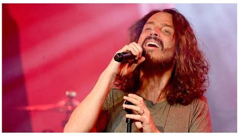 El secretario de seguridad de cali, carlos javier soler, anunció una recompensa de $50 millones por información que permita esclarecer el crimen de harold angulo, más conocido como junior jein, cantante de música urbana. Familia del cantante Chris Cornell demandó a un médico por ...