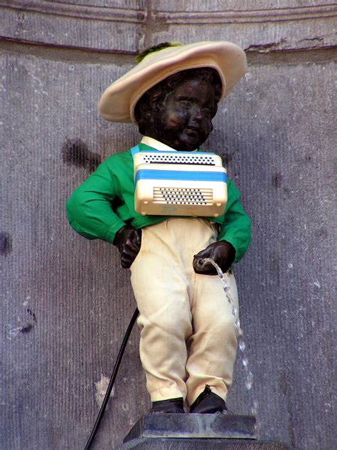 Looking for the definition of pis? Manneken Pis