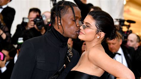 Madison later went to college for international business. Matrimonio in arrivo per Travis Scott e Kylie Jenner - Outpump