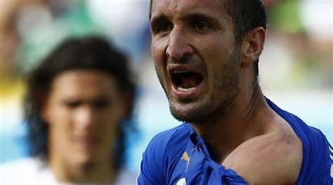 Luis suarez has called giorgio chiellini ahead of his proposed move from barcelona to juventus chiellini and suarez are now set to become teammates as the uruguayan striker is closing in on his. Luis Suarez-Chiellini, ecco quanti soldi gli è costato il ...