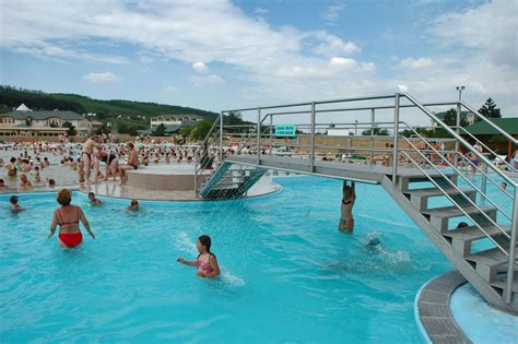 Vyrazte za wellnessem s celou rodinou. Kąpielisko termalne Podhájska - Slovakia.travel