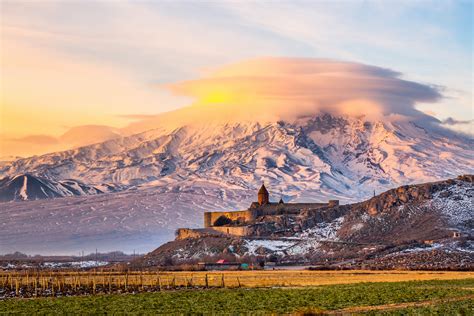 Arménie, république f d'arménie f (formal). Omšelé kouzlo Arménie: Krajina kostelů a trvalého napětí | 100+1 zahraniční zajímavost